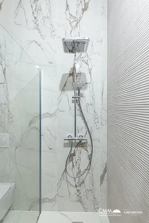 Eine luxuriöse dreistöckige Villa in erster Meereslinie in Kotor